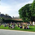 Appartement En Plein Coeur Du Marais
