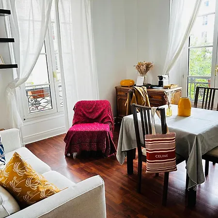 Appartamento En Plein Coeur Du Marais Parigi
