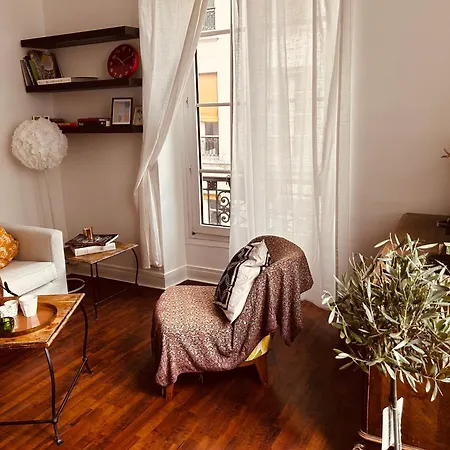 Appartamento En Plein Coeur Du Marais *